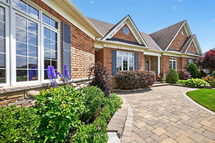 Photo de la propriété:  32 Underhill Court  ON L9R 1V2 