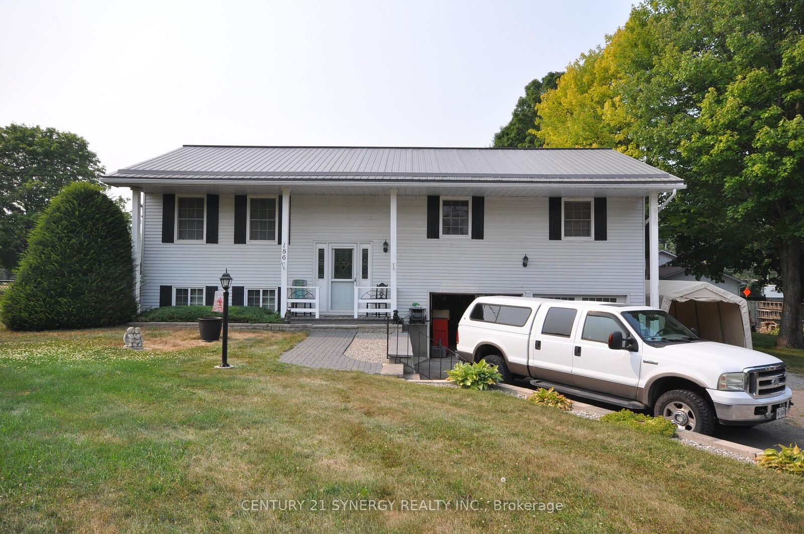 Property Photo: 186 Golf Club Road N ON K7A 4S5