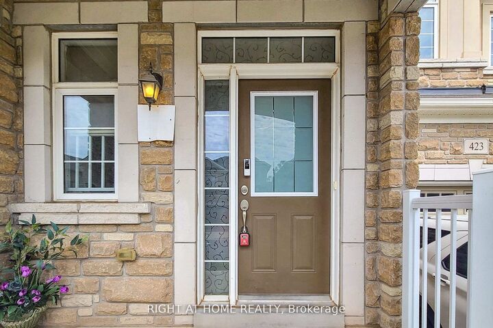 Property Photo: 423 Grindstone Trail ON L6H 0S1