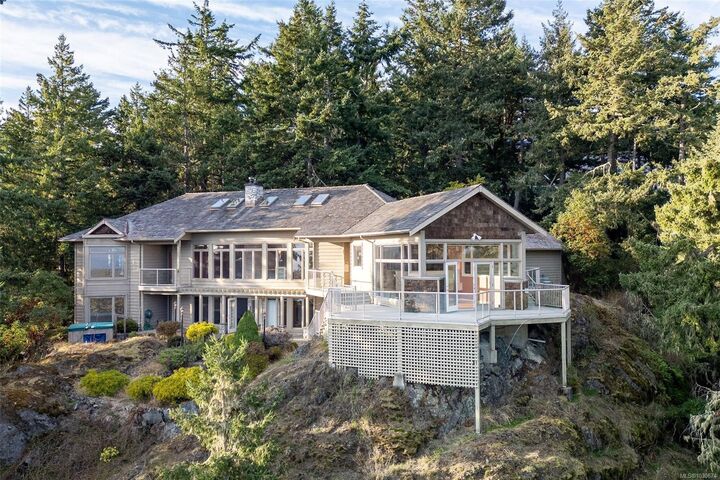 Property Photo: 558 Wilderness Pl BC V9Z 1C4