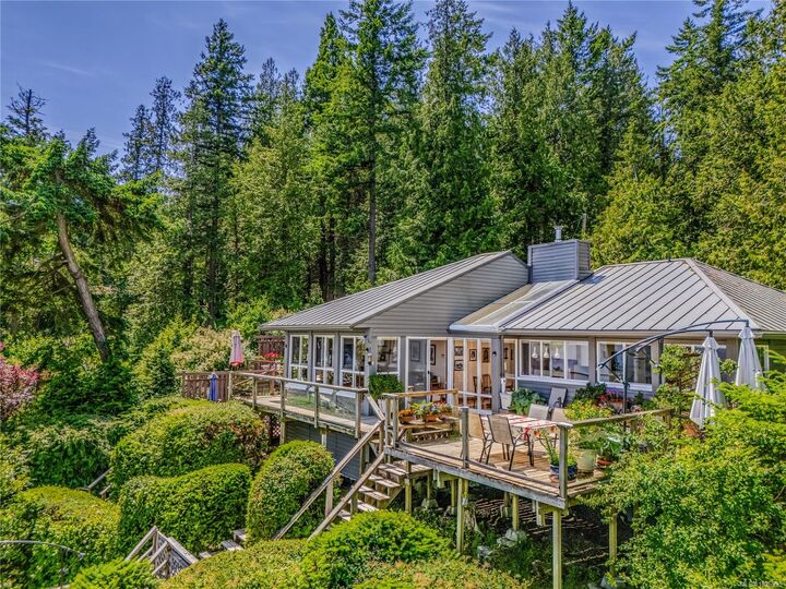 Property Photo: 1130 Berry Point Rd BC V0R 1X1