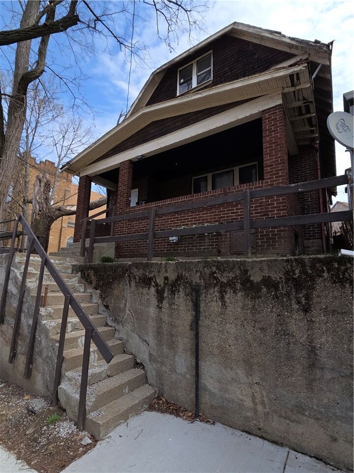 Property Photo:  874 Kenneth Ave  PA 15068 