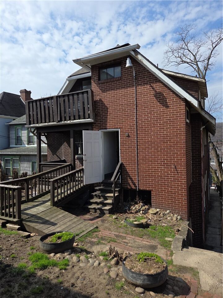 Property Photo: 874 Kenneth Ave PA 15068