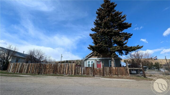 Property Photo: 215 S Villard Avenue MT 59068