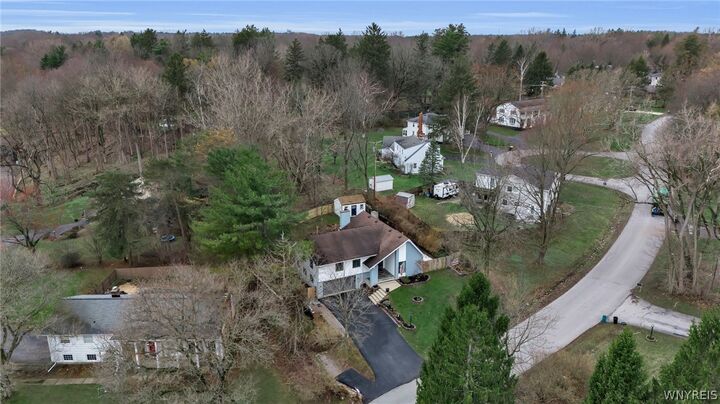 Property Photo:  60 Ruskin Road  NY 14052 