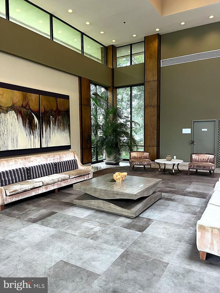 Property Photo: 3713 S George Mason Drive 901 VA 22041