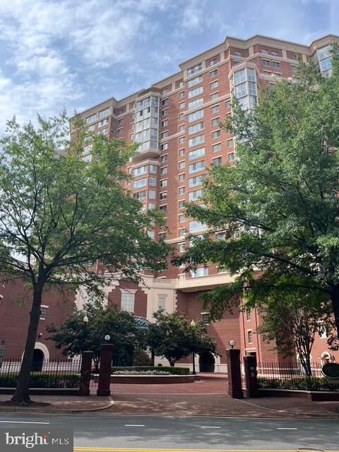 Property Photo: 2121 Jamieson Avenue 1506 VA 22314