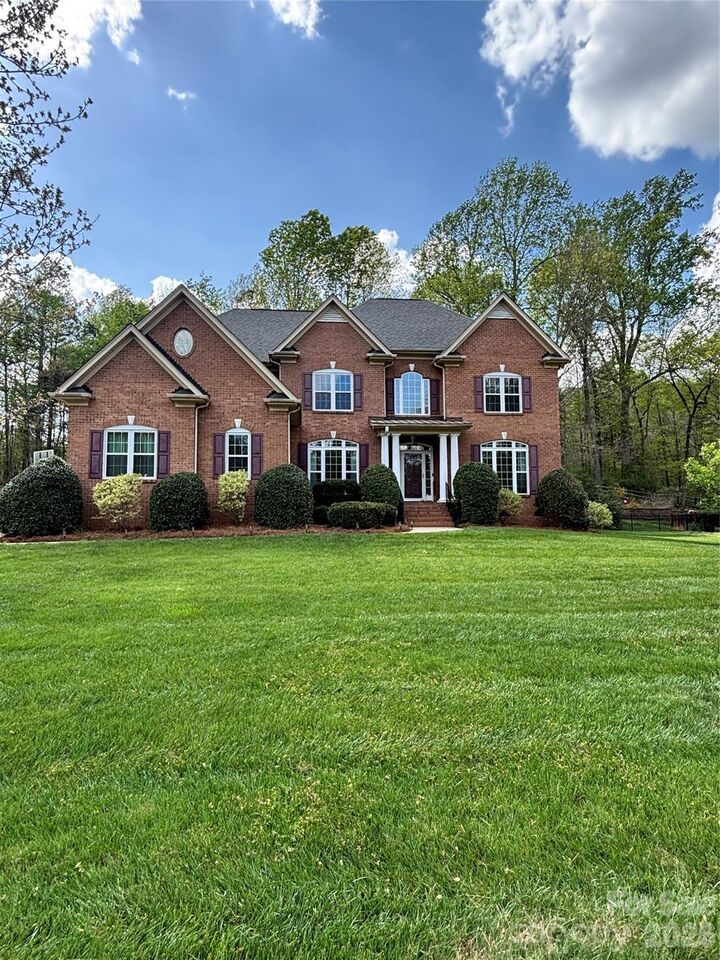 Property Photo: 9811 Julliard Drive NC 28227