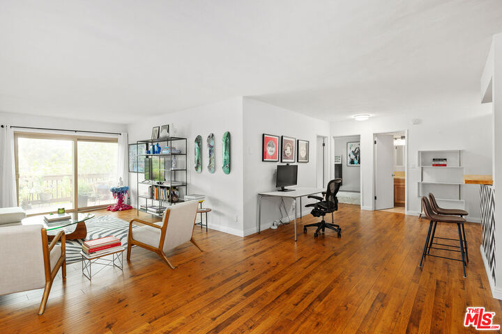 Property Photo: 5950 Buckingham Pkwy CA 90230