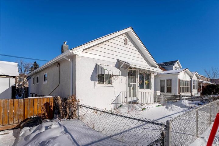 Property Photo:  1099 Selkirk Avenue  MB R2X 0C4 