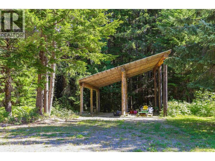 Photo de la propriété:  499 Quatsino Boulevard  BC V8C 0A1 