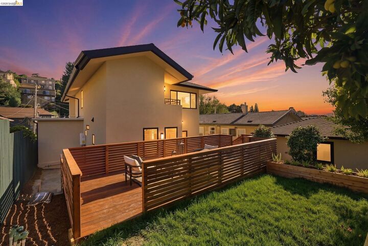 Property Photo:  714 Walavista Ave  CA 94610 