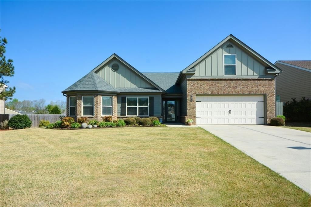 Property Photo: 4475 Orchard View Way GA 30028