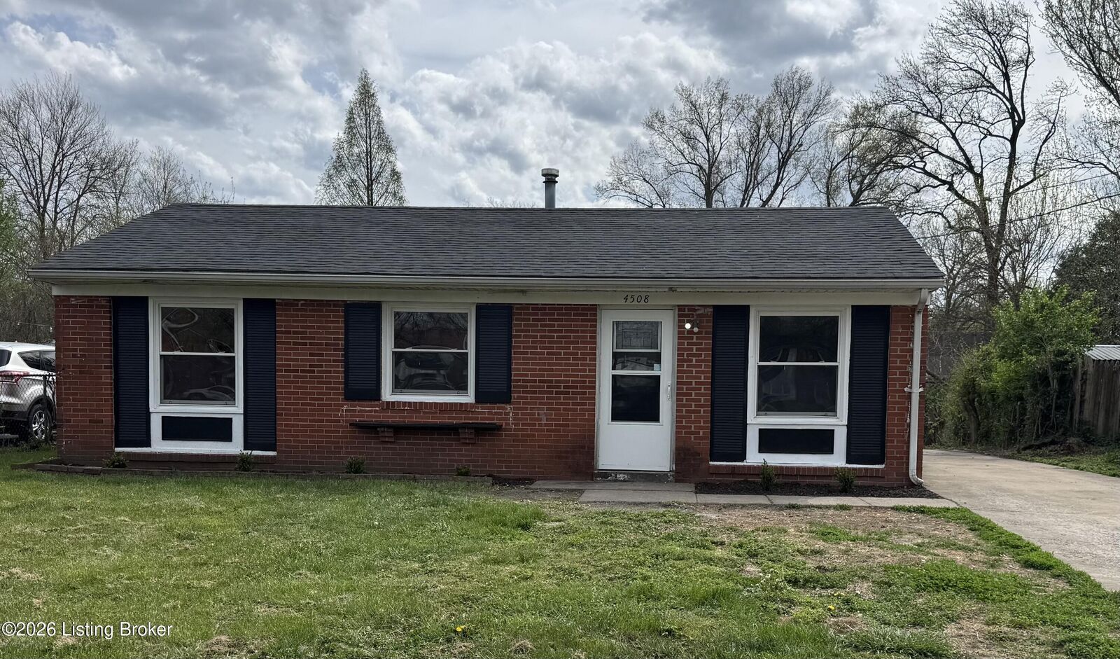 Property Photo: 4508 Plane Tree Dr KY 40219