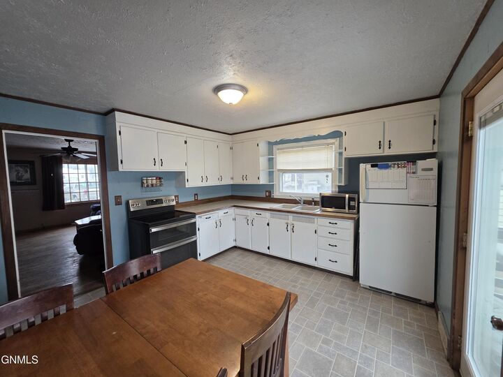 Property Photo:  512 1st Street N  ND 58436 