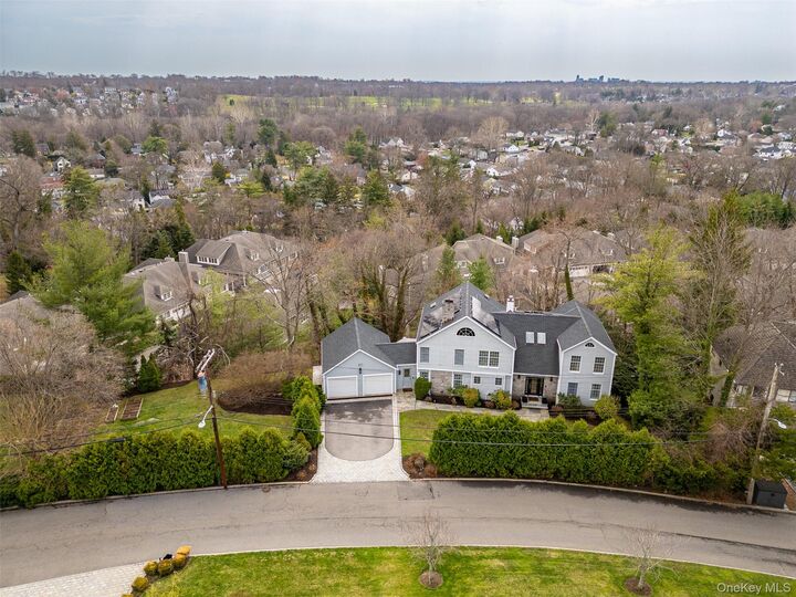 Property Photo:  80 Deerhurst Road  NY 10583 