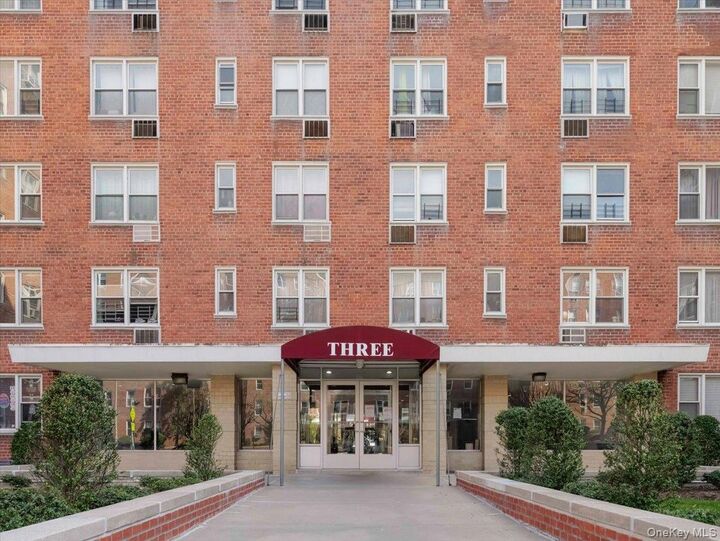 Property Photo: 3 Sadore Ln 4P NY 10710