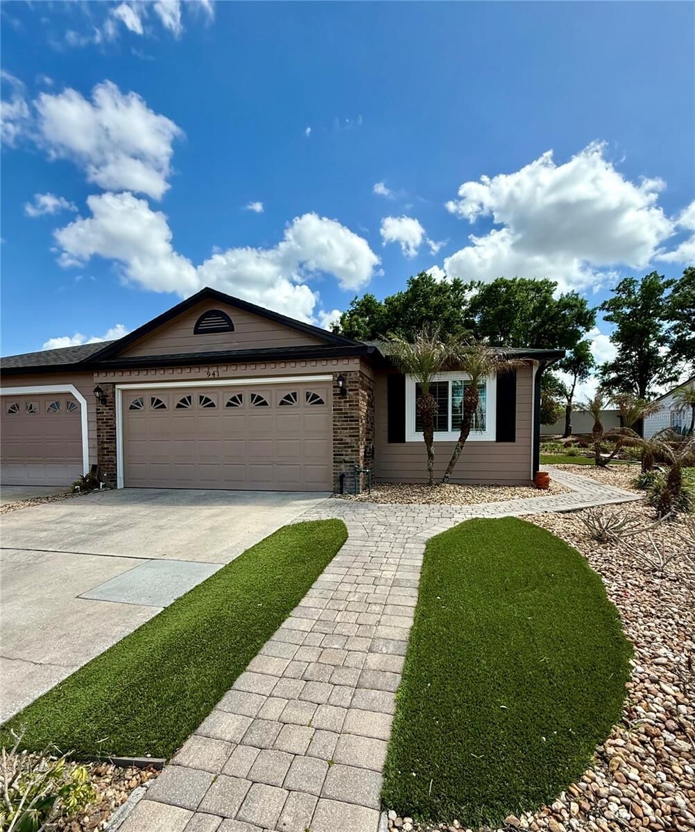 Property Photo:  941 Norfolk Court  FL 32750 