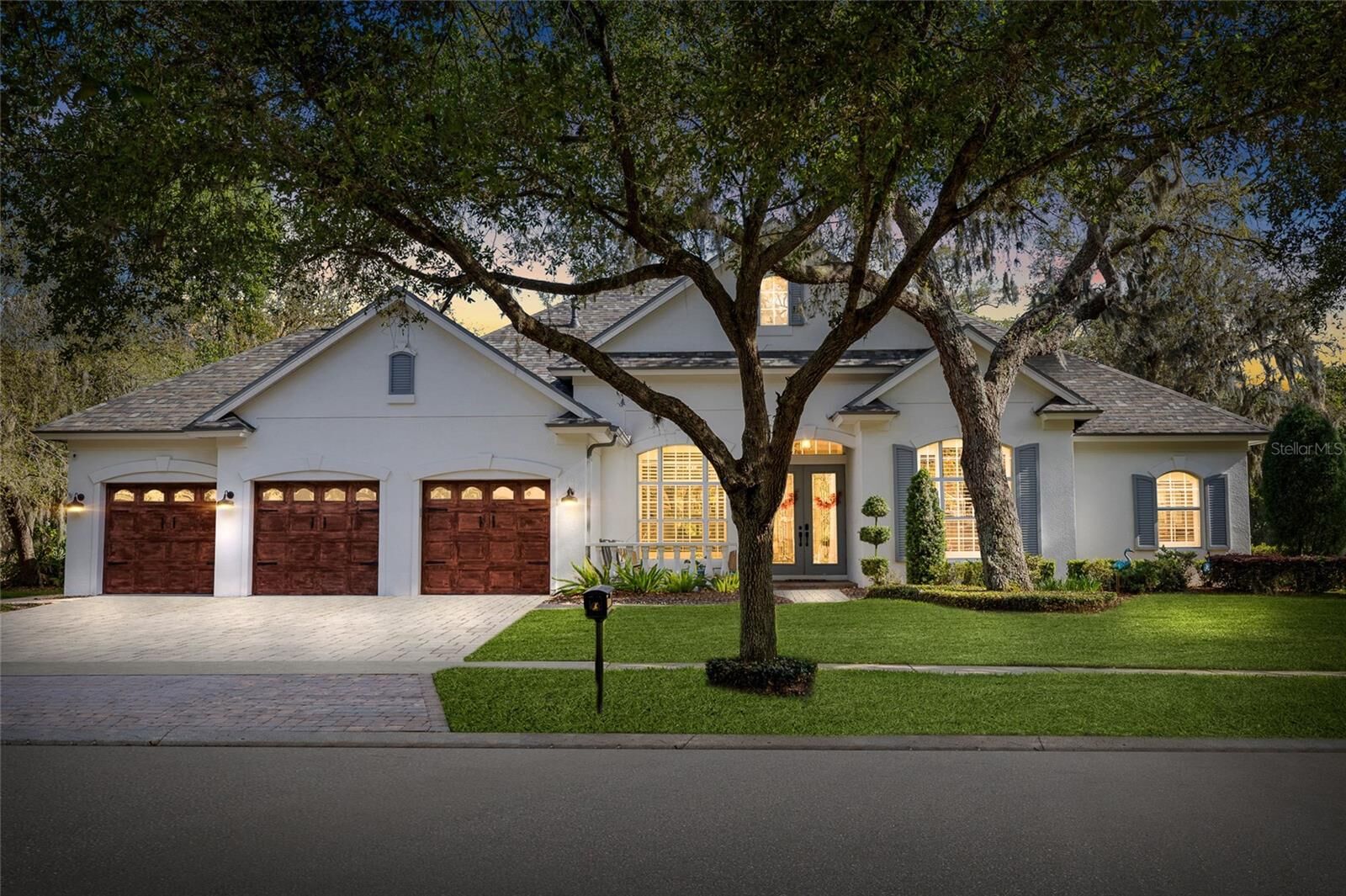 Property Photo: 16109 Ternglade Drive FL 33547