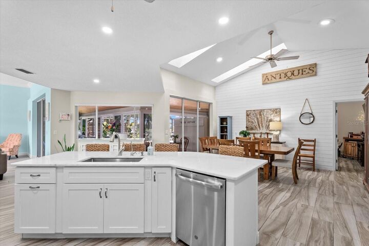 Property Photo:  550 Silk Oak Drive  FL 34293 