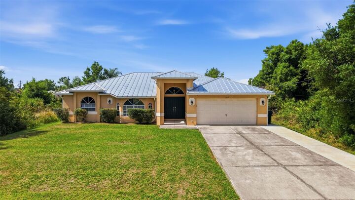 Property Photo:  2637 Courtland Avenue  FL 34286 