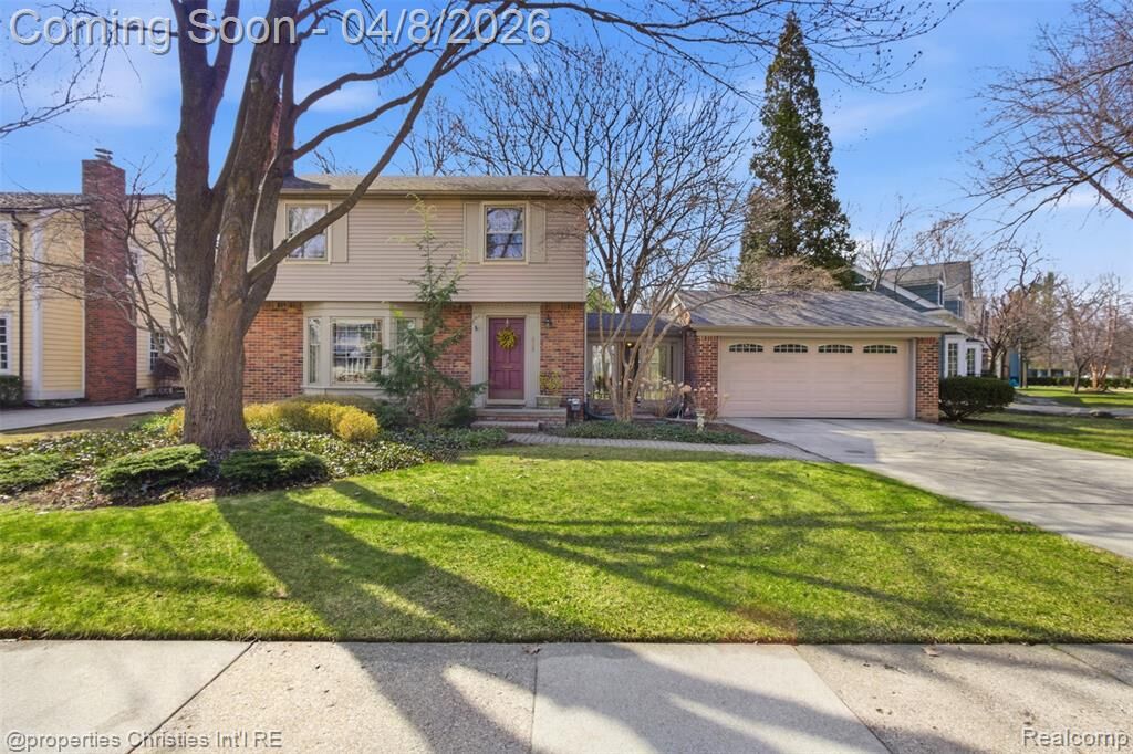Property Photo:  926 Abbey Street  MI 48009 5623 