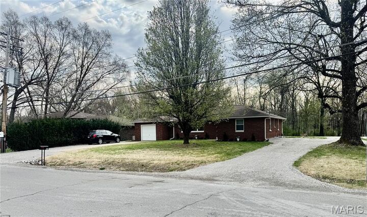 Property Photo:  52 Circle Drive  IL 62208 