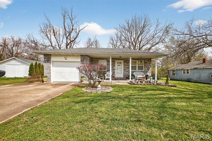 Property Photo: 592 Center Avenue MO 65536