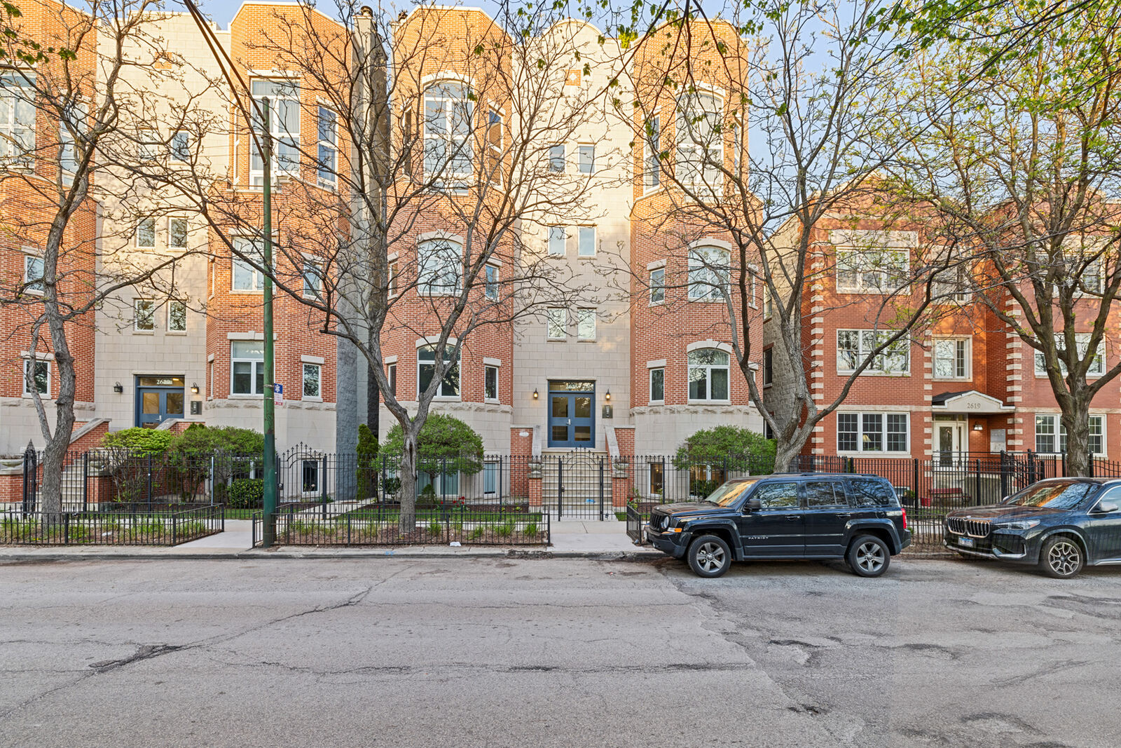 Property Photo:  2625 N Ashland Avenue 1B  IL 60614 