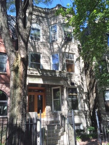 Property Photo: 1132 W Wrightwood Avenue 1 IL 60614