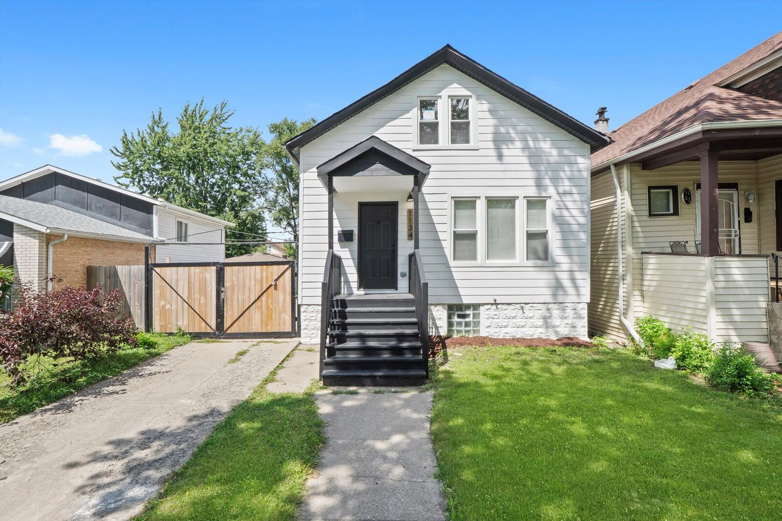 Property Photo:  1134 W 104th Street  IL 60643 