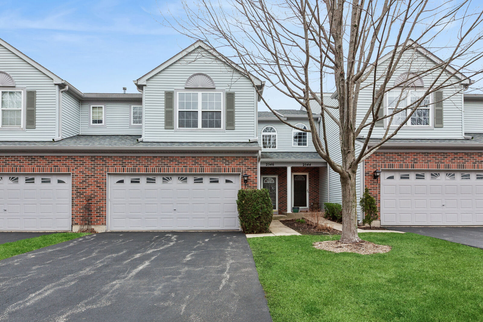Property Photo:  2546 Heritage Court  IL 60134 