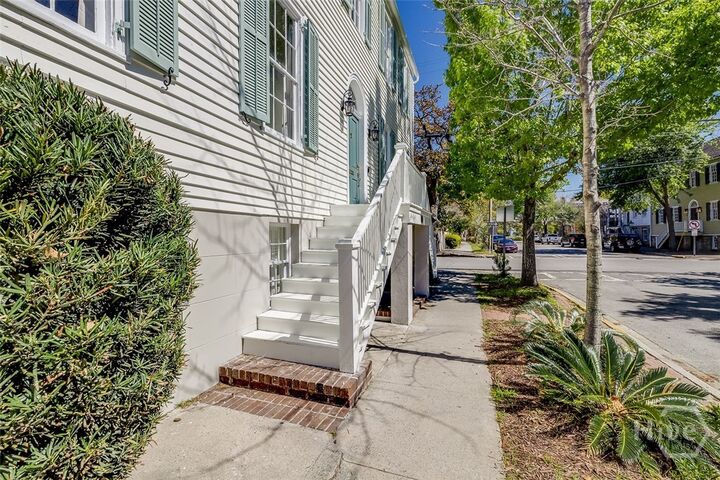 Property Photo: 424 E President Street GA