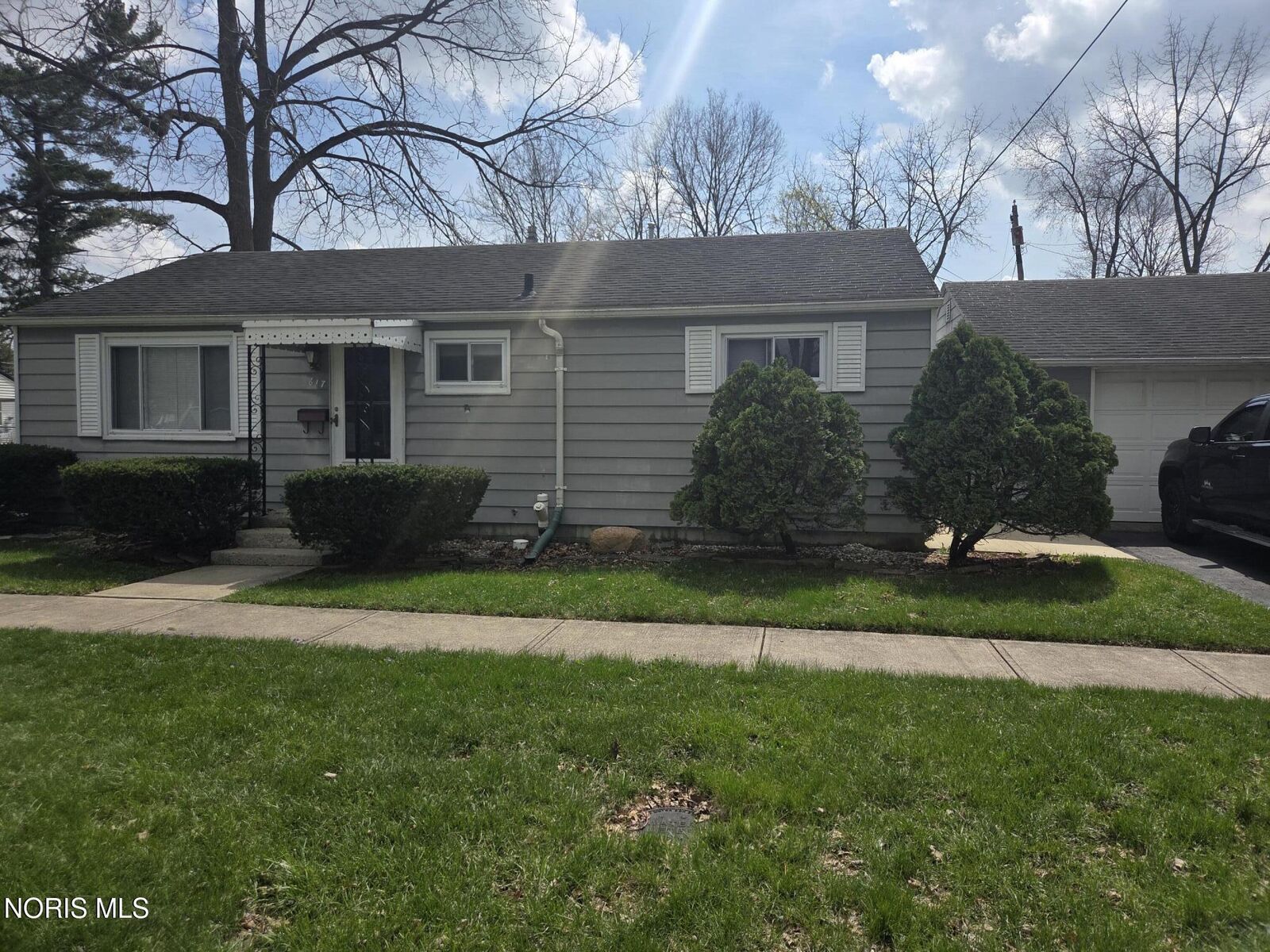 Property Photo:  617 Lynn Street  OH 45840 