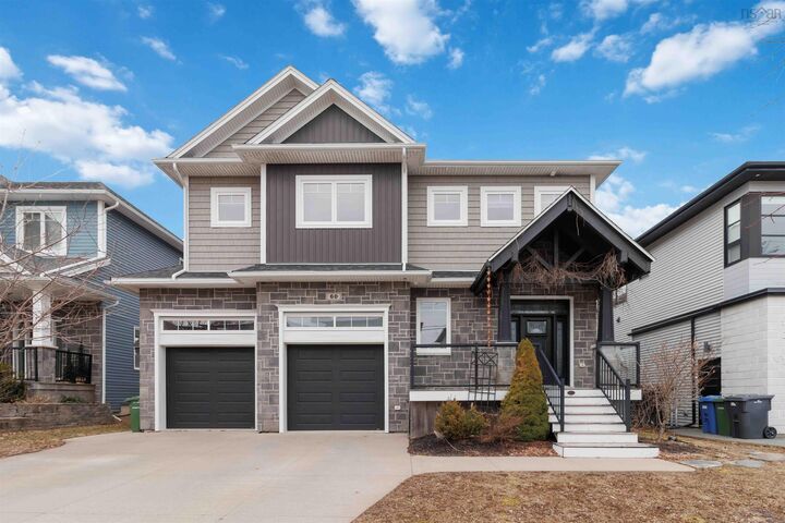 60 Amesbury Gate — photo 1