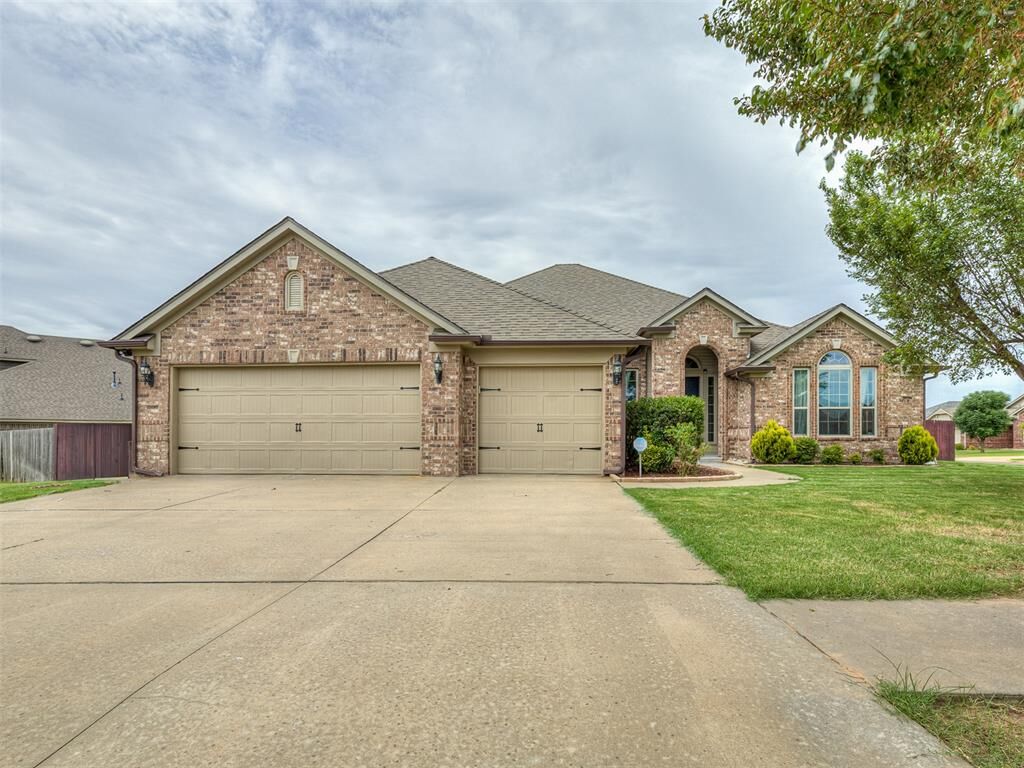 Property Photo: 18501 El Greco Drive OK 73012