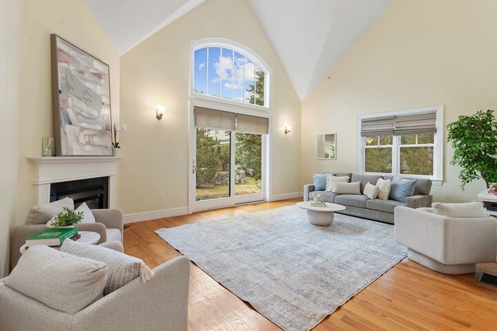 Property Photo:  38 Courtyard Pl 38  MA 02420 