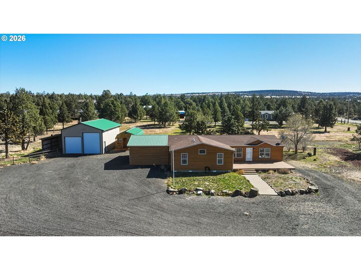 Property Photo: 2955 SE Custer Rd OR 97754