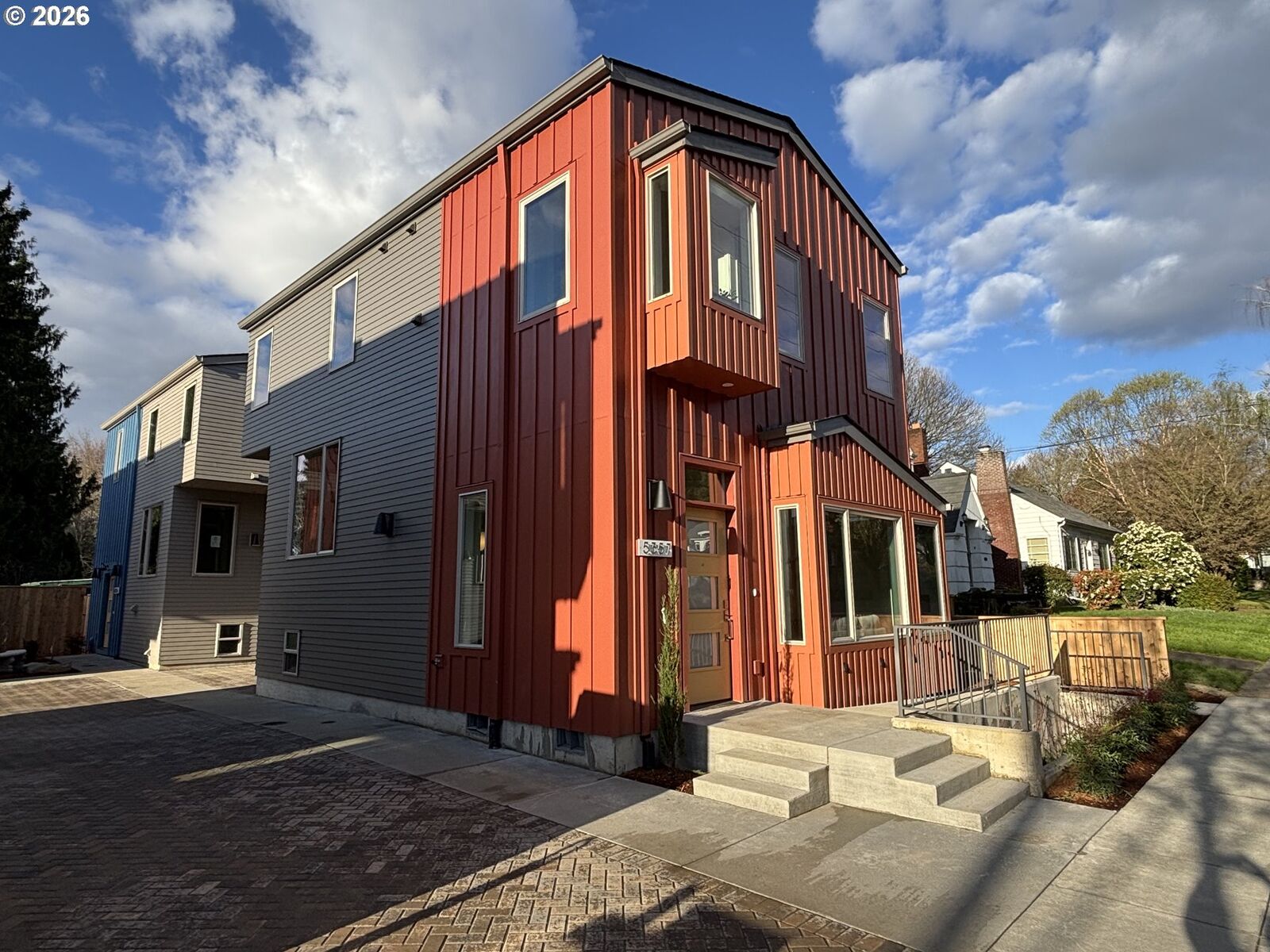 Property Photo:  5357 SE Stark St  OR 97215 