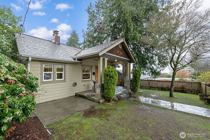 Property Photo: 1516 NE 96th Street WA 98115