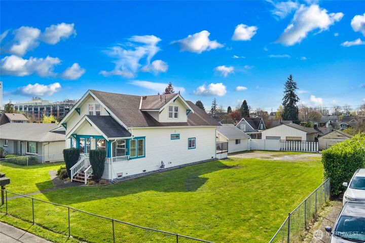 Property Photo: 1022 Oakes Avenue WA 98201