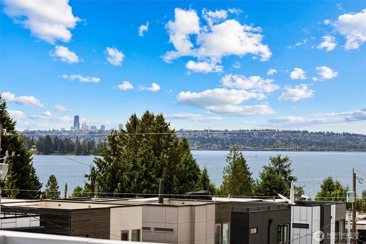 Property Photo:  6304  Lakeview Drive  WA 98033 