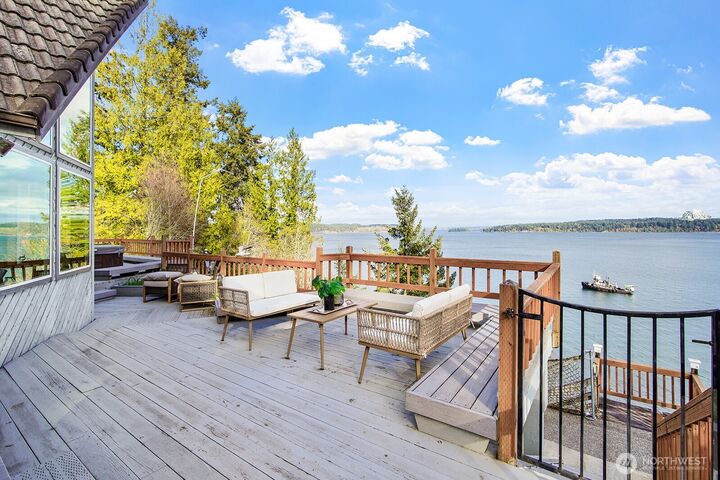 Property Photo: 6819 Cliff Avenue SW WA 98351