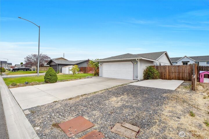 Property Photo:  230 NE K Street  WA 98823 