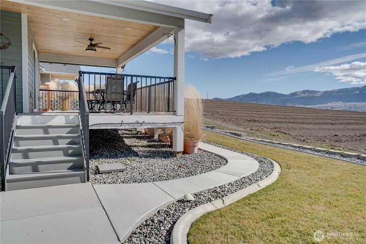 Property Photo:  647 S Newton Avenue  WA 98802 