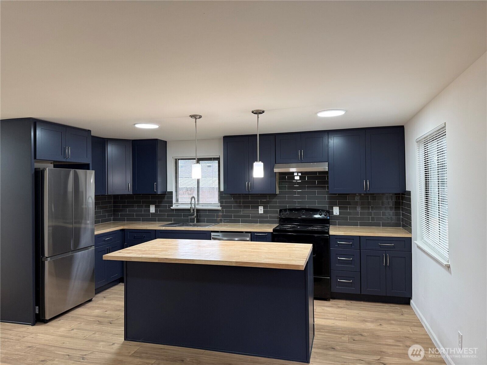 Property Photo:  21330  Cypress Way  WA 98036 