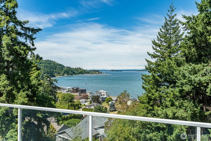 Property Photo:  1107  Puesta Del Sol  WA 98282 