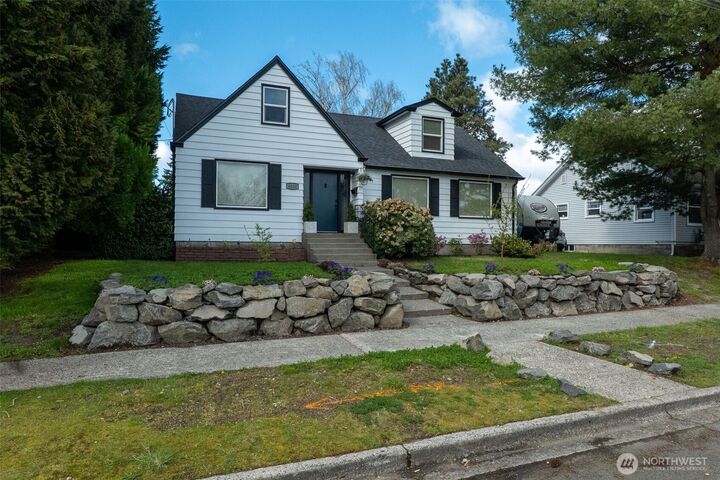 Property Photo:  6630 S Warner Street  WA 98409 