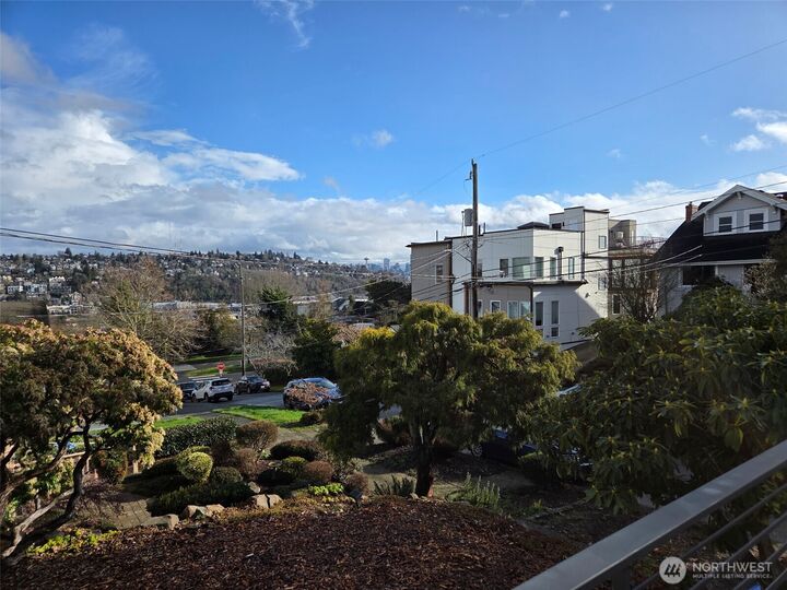 Property Photo: 2418 W Boston WA 98199