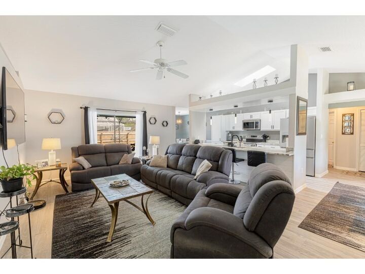 Property Photo: 814 Floraland Avenue FL 32958